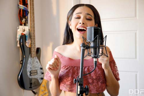 Huge cock in Aaliyah Hadid tight ass