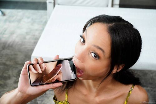 Alexis Tae sucking white cock