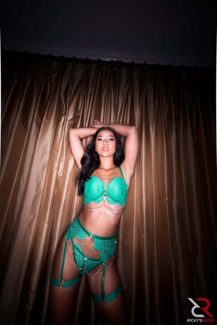 Exotic porn star Ameena Green posing