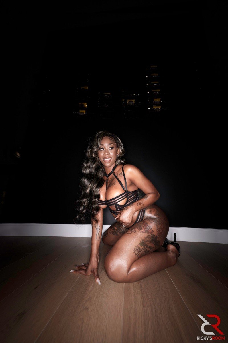 Hot black pornstar Baby Gemini