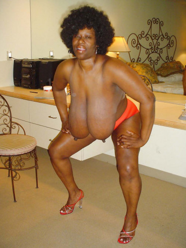 Ebony mature Busty Vanessa posing nude