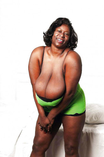 Black mature Busty Vanessa unveiling huge tits