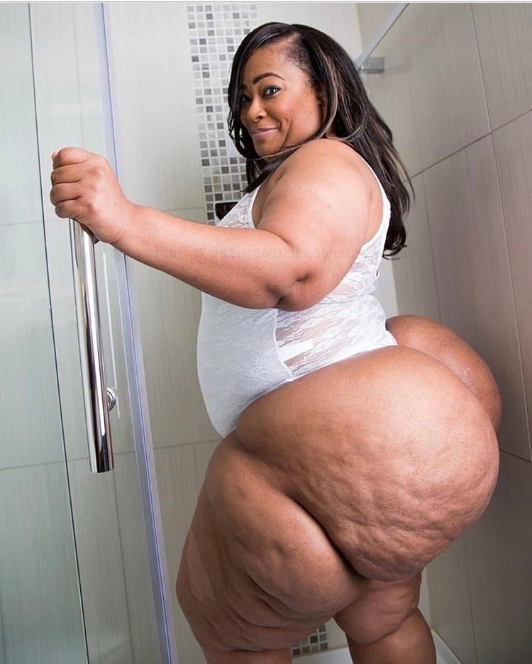 Black bis ass BBW Christina Wilson posing nude