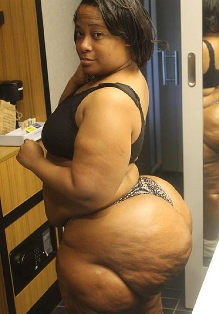 Black bis ass BBW Christina Wilson posing nude