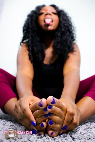 Black chubby MILF Chy Latte foot fetish