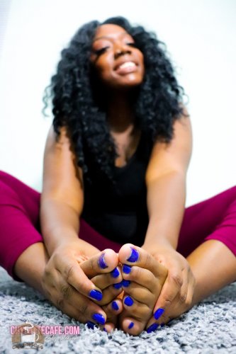 Black chubby MILF Chy Latte foot fetish