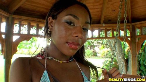 Cleopatra Hendrix sucking white cock