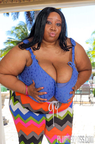 Black mature BBW Cotton Candi spreading pussy