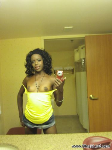 Ebony Daeja Monae baring her secret holes