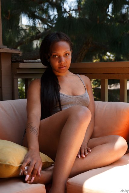 Ebony teen Dajah Wallace posing nude