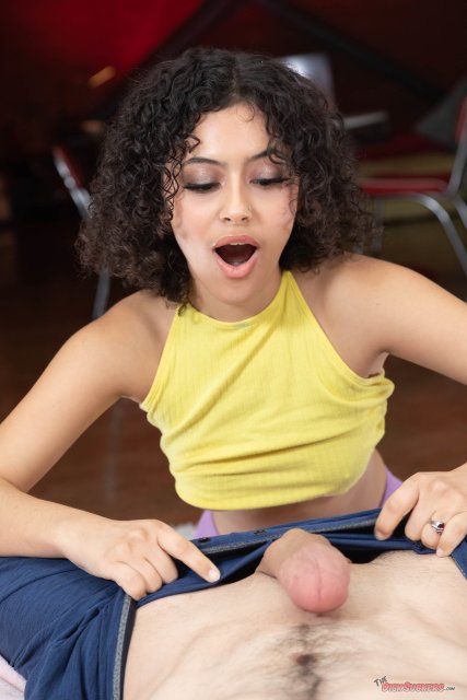 Petite latina Dani Diaz hopping white dick