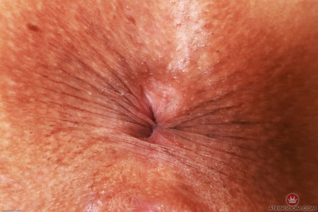 Hot latina Dani Diaz baring her twat