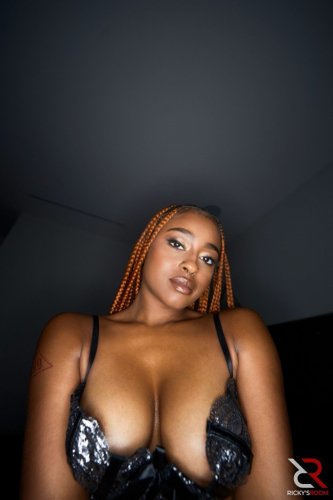 Glorious Destiny Mira baring her gorgeous body