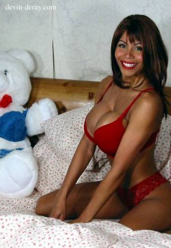 Busty Devin DeRay