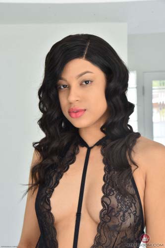 Gorgeous Diamond Banks