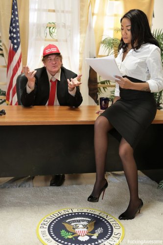 Black slut Diamond Monrow getting creampie