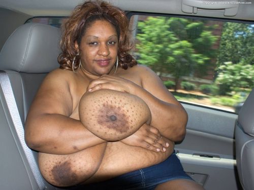 Busty ebony BBW Dlysha posing nude Jonez