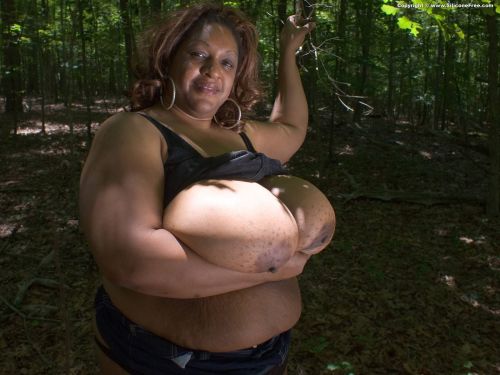 Black chubby mature Dlysha Jonez baring boobs