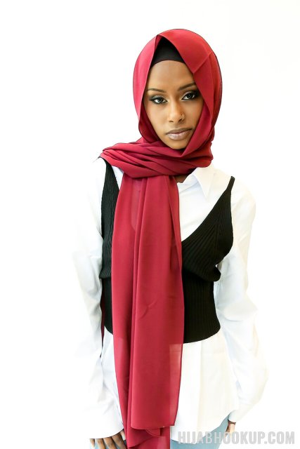 Indian hottie Fae Love riding white cock