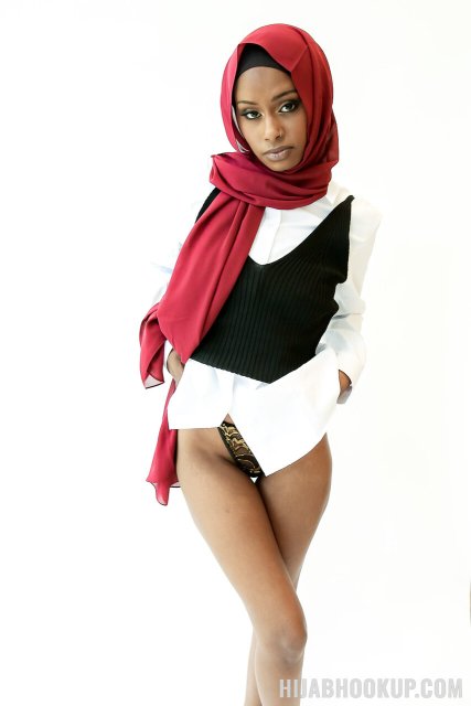 Indian hottie Fae Love riding white cock