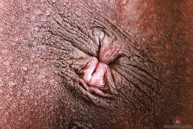 Adorable ebony teen Fae Love vagina close-up