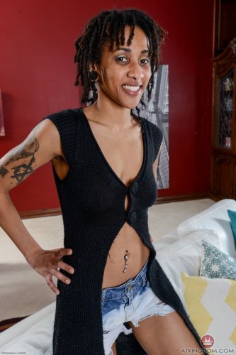 Black kinky MILF Indie Cass