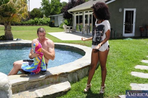 Ebony Ivy Sherwood sucking white cock