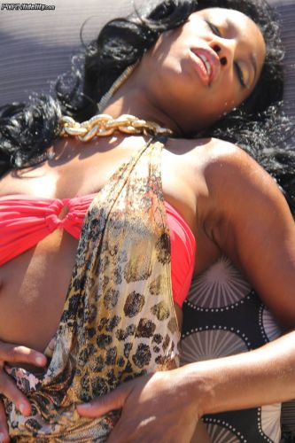 Ebony slut Jade Nacole spreading legs