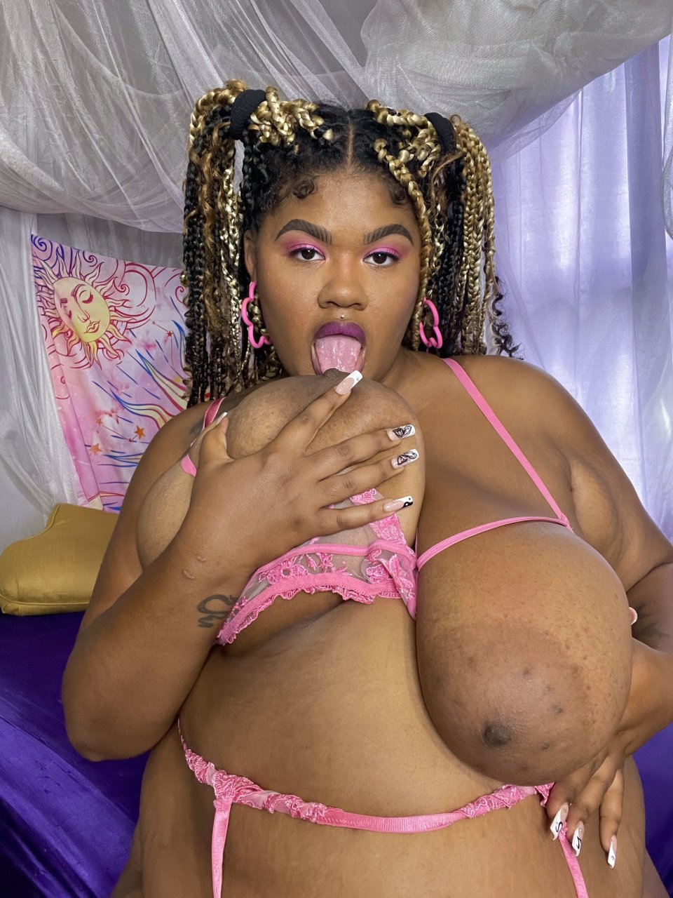 Black nude BBW Jaida Violet