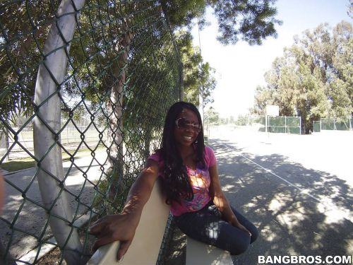 Gorgeous ebony babe Jessica Grabbit posing nude