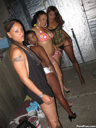 Kinky Joei Deluxxx having black group sex