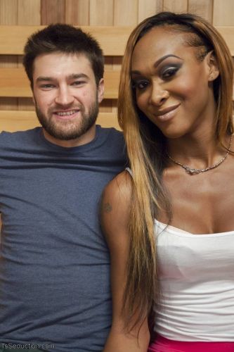 Ebony tranny Kayla Biggs drilling white prick