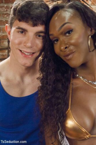 Kayla Biggs fucking white male ass