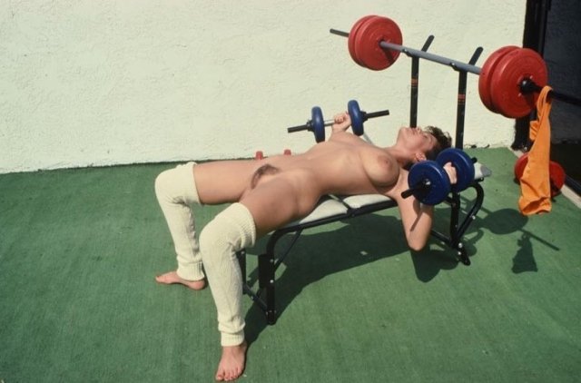 Busty hottie Kellie Stewart posing nude