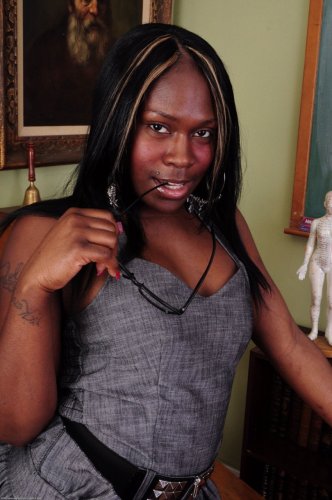 Black amateur Kiana Love posing nude