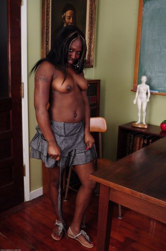 Black amateur Kiana Love posing nude