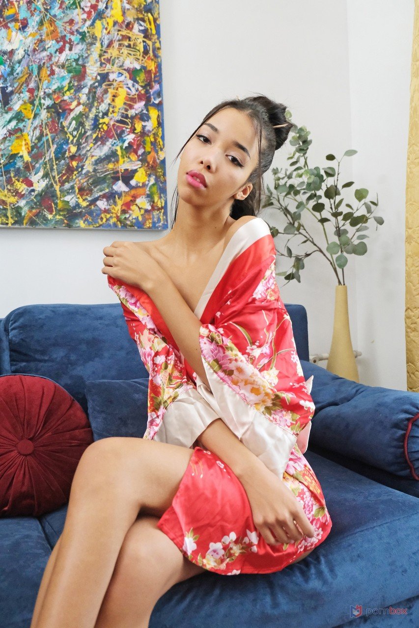 Ebony queen Lia Lin enjoying anal penetration