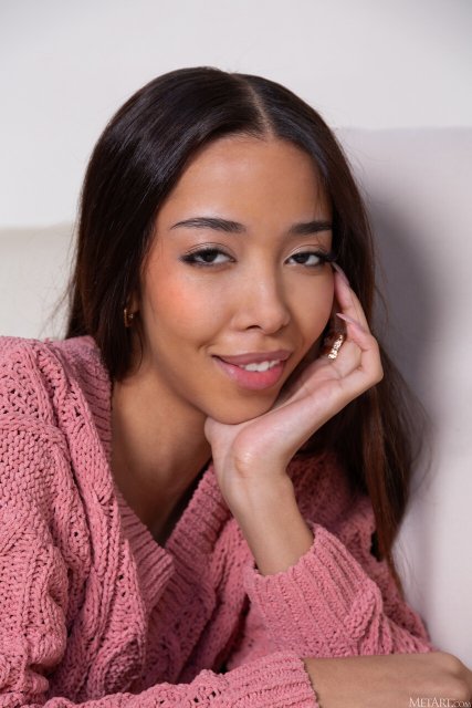 Ebony skinny babe Lia Lin posing nude