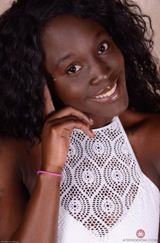 Black sexy babe London Blaq posing nude