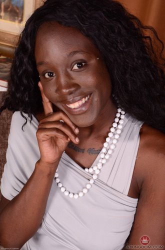 Adorable black diva London Blaq