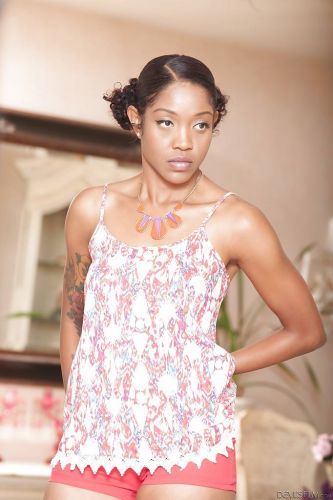 Stunning ebony diva Lotus Lain