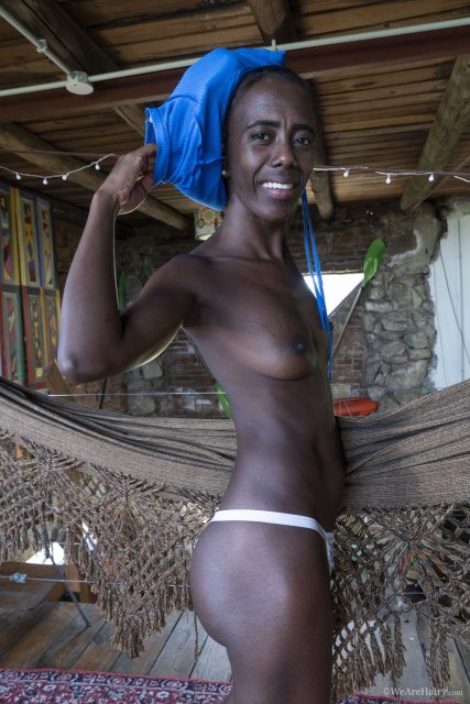 Black babe Luz M exposing juicy butt