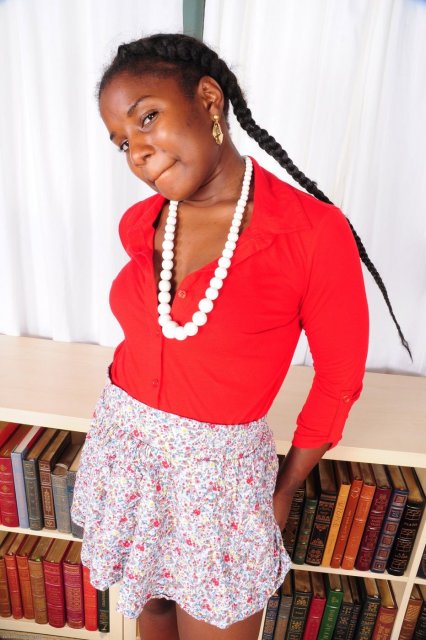 Ebony curvy hottie Macey masturbating