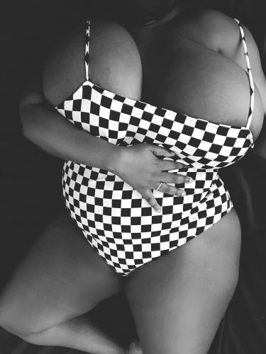 Ebony slut MadameMammaries