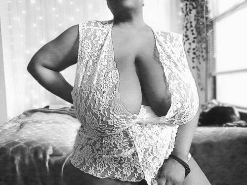 Ebony slut MadameMammaries