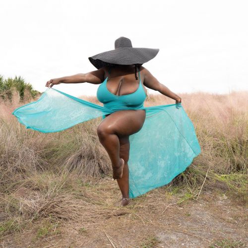 Buxom ebony diva MadameMammaries 