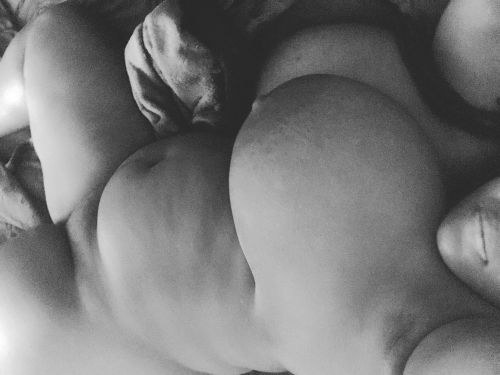 Kniky MadameMammaries