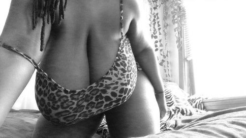 Kniky MadameMammaries