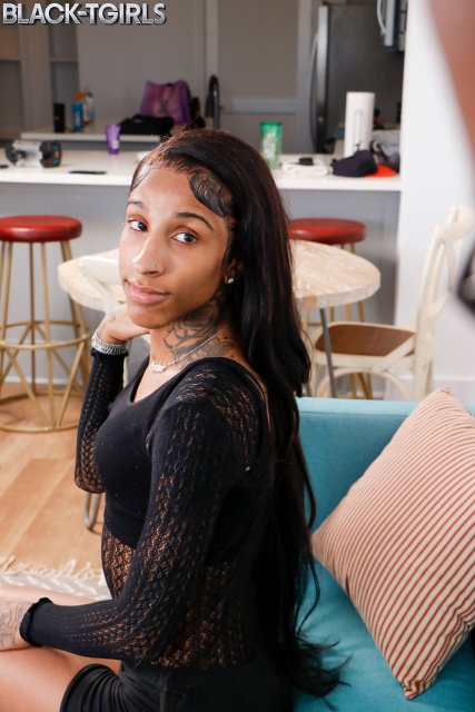 Black slender tranny Mari Tha Donn getting fucked