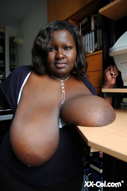 Ebony BBW Mariana Kodjo baring huge floppy tits